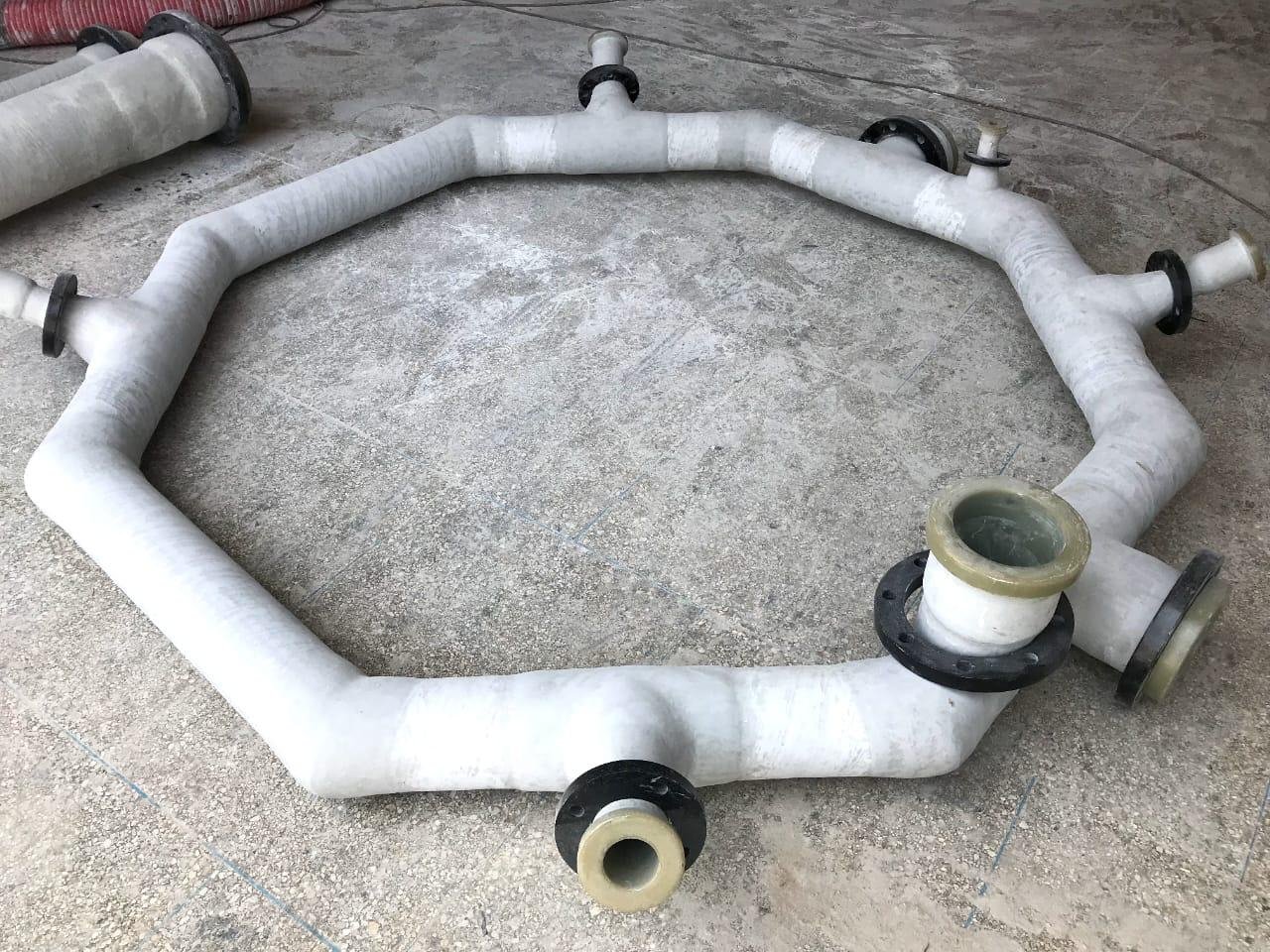 Fabricación a medida — Conjunto de tuberías y derivaciones fabricado a medida.